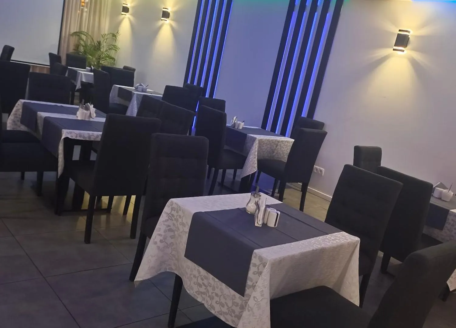 Hotelik & Restauracja Amber Raszyn 3*,