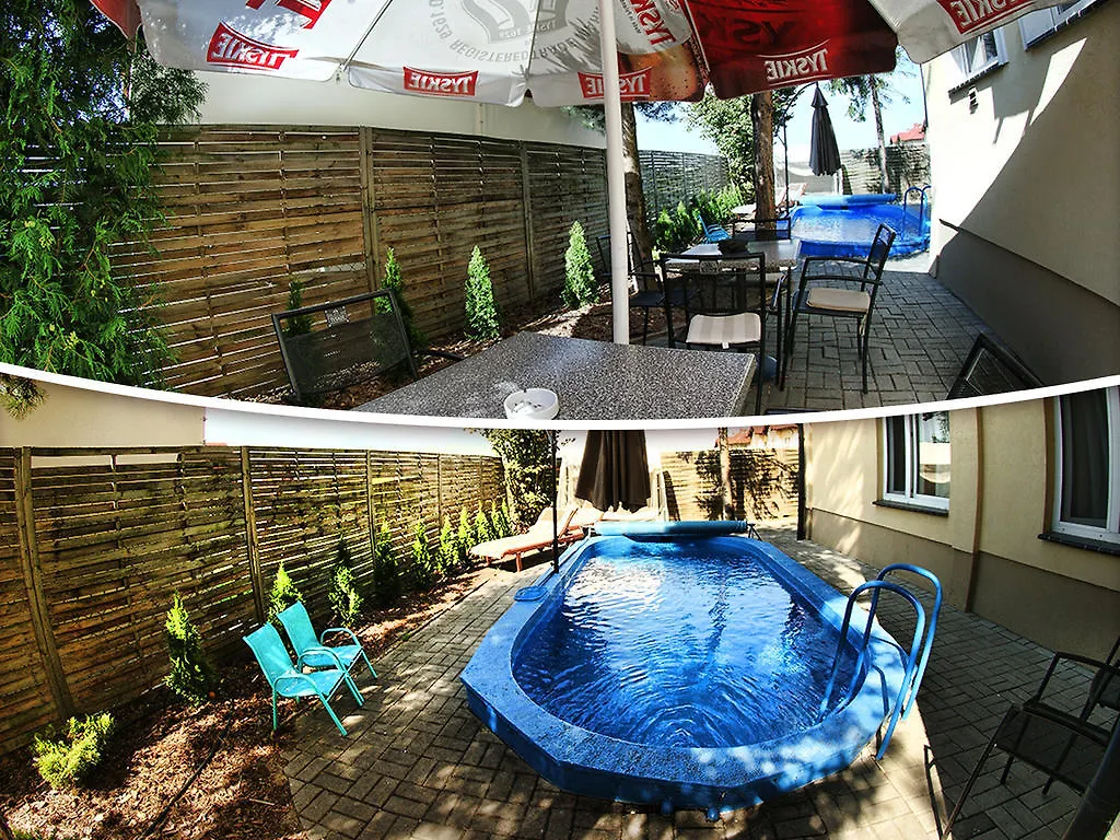 Bed and Breakfast Hotelik & Restauracja Amber Raszyn