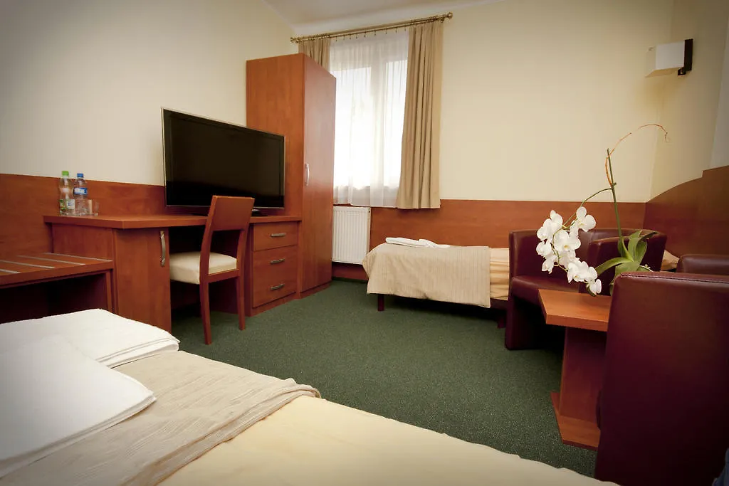Bed and Breakfast Hotelik & Restauracja Amber Raszyn