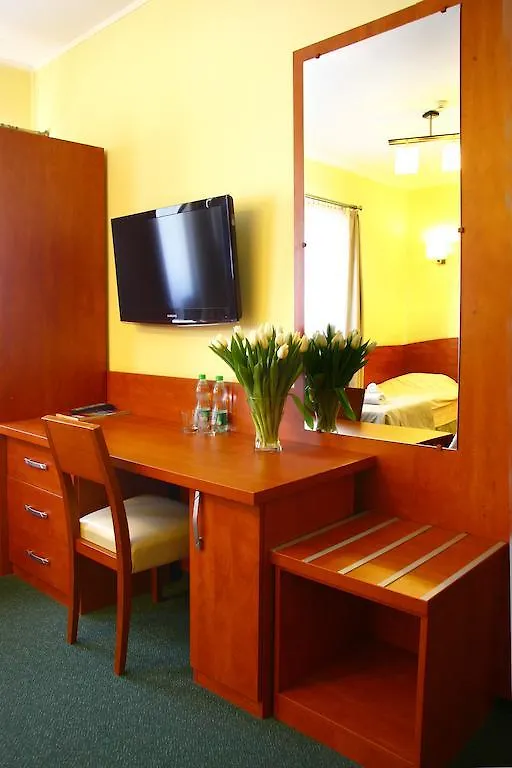 Hotelik & Restauracja Amber Raszyn Bed and Breakfast